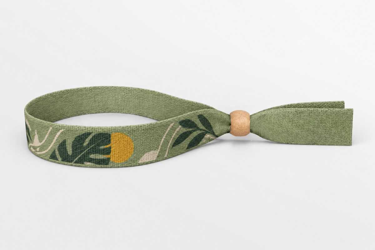 Grünes Bambus-Stoffarmband mit Blattdruck und Holzverschluss