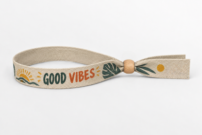 Beiges Baumwollarmband mit farbenfrohem Good Vibes-Druck