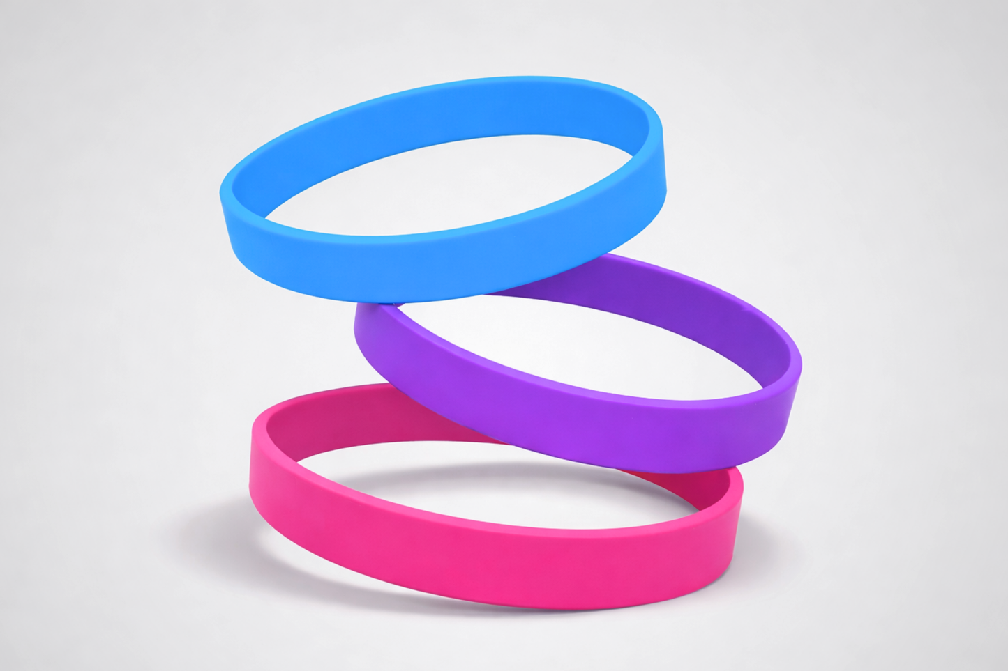 Schlichte Silikonarmbänder. Kaufen Sie unbedruckte Silikonarmbänder bei JM Band®.
