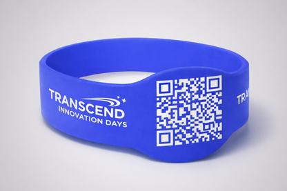 Ein Foto von Silikonarmbändern mit QR-Code von JM Band®. Silikonarmbänder in 18 mm Breite können Sie hier kaufen.