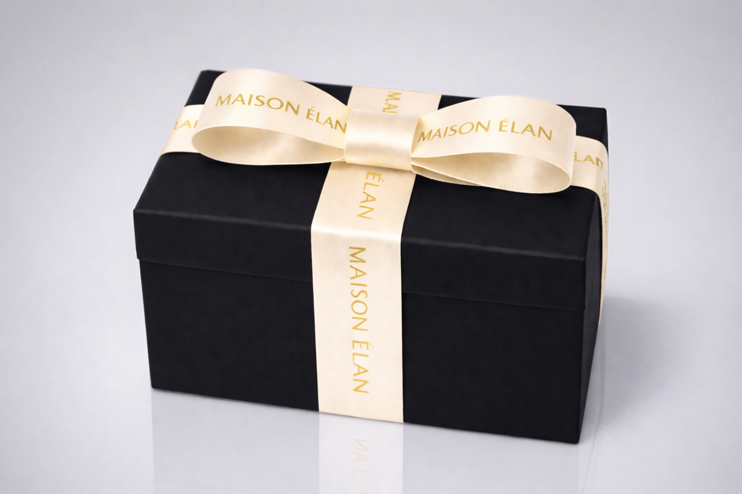 Breites Geschenkband mit Druck